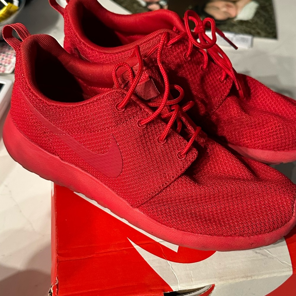 Nike roshe shoes all red